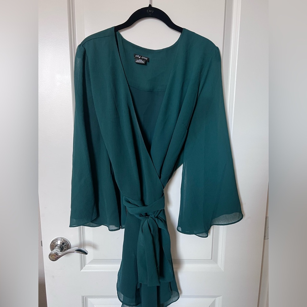 City Chic Green Top
Size 16